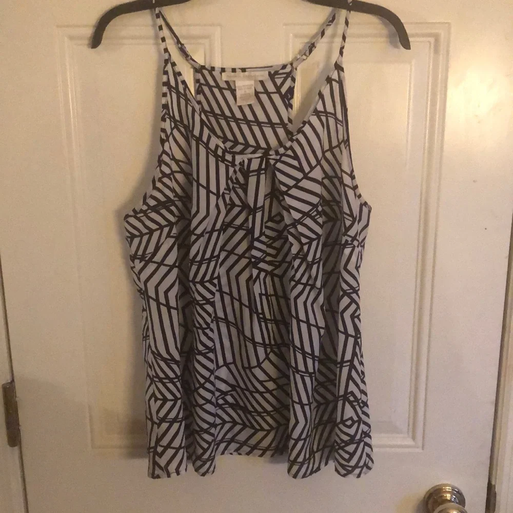 Sarah Spencer Size Small tank top black and white geometric 100% polyester - Picture 3 of 6
